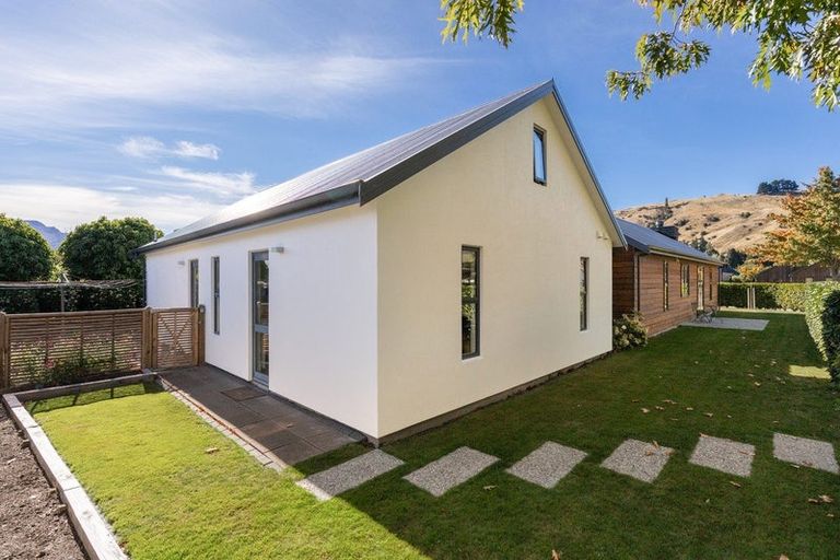 Photo of property in 2 Bridesdale Drive, Lake Hayes, Queenstown, 9304