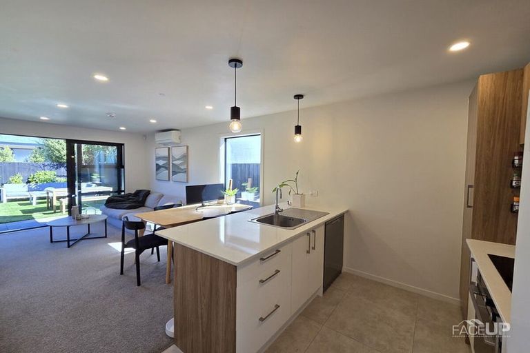 Photo of property in 8/20 Moor Avenue, Te Atatu Peninsula, Auckland, 0610