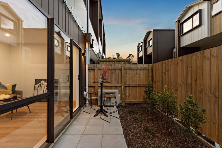 Photo of property in 24 Milenio Crescent, Windsor Park, Auckland, 0632