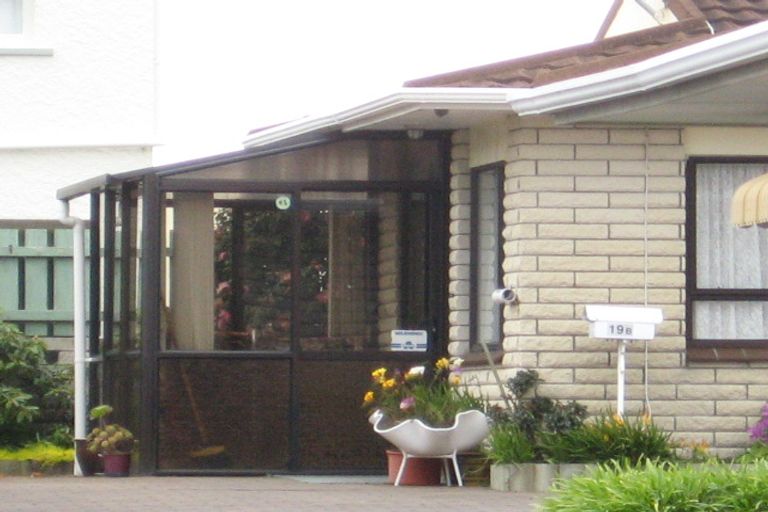 Photo of property in 2/2 Tukapa Street, Westown, New Plymouth, 4310