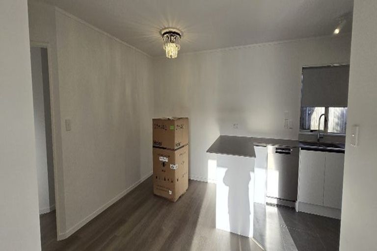 Photo of property in 2/24 Wylie Avenue, Sunnynook, Auckland, 0620