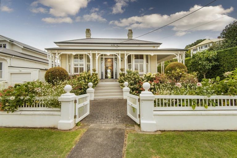 Photo of property in 15 Jubilee Avenue, Devonport, Auckland, 0624