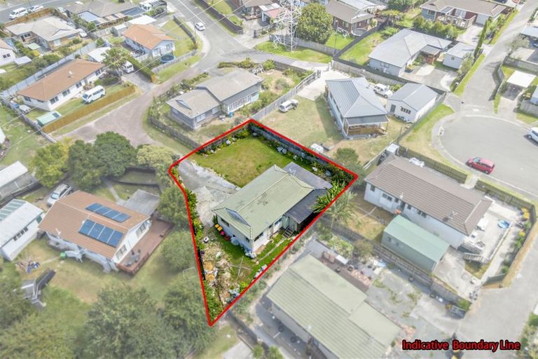 Photo of property in 11 Lori Place, Massey, Auckland, 0614