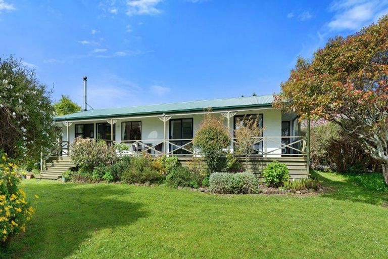 Photo of property in 66 Ringawhati Road, Otaki, 5583