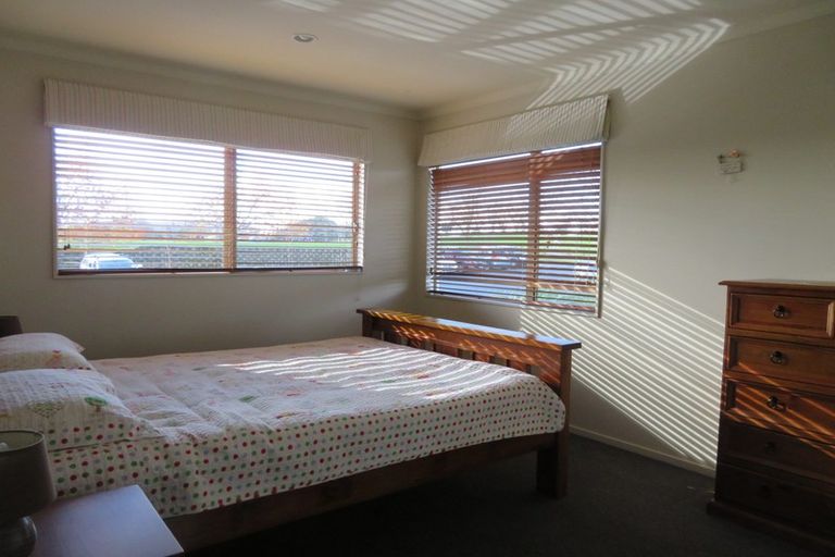 Photo of property in 15 Oakway Drive, Schnapper Rock, Auckland, 0632