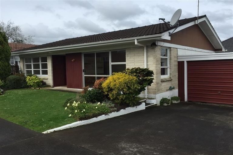 Photo of property in 2/66 Great South Road, Papakura, 2110