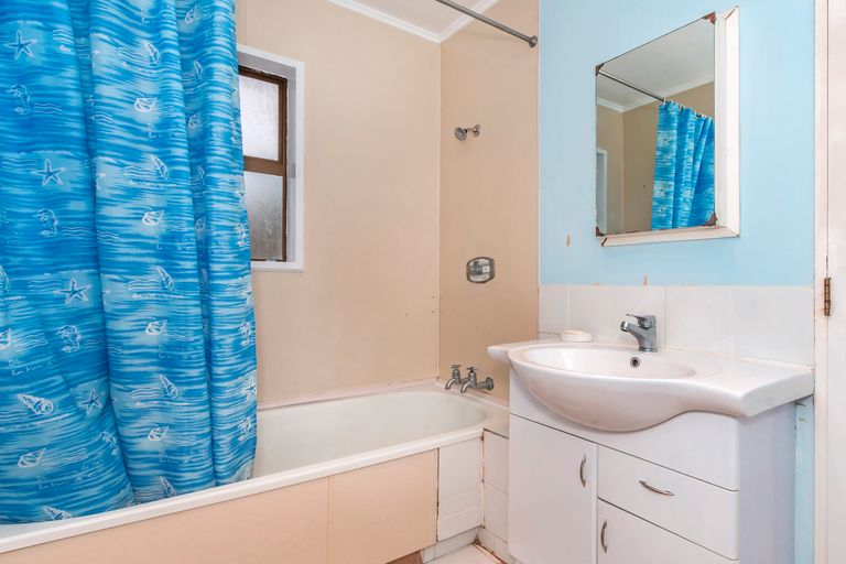 Photo of property in 43 Arcon Drive, Broomfield, Christchurch, 8042