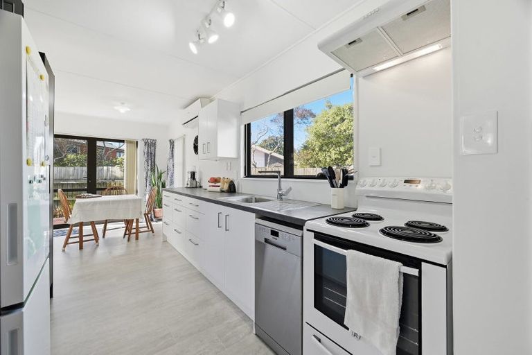 Photo of property in 32b Aquarius Drive, Kawaha Point, Rotorua, 3010