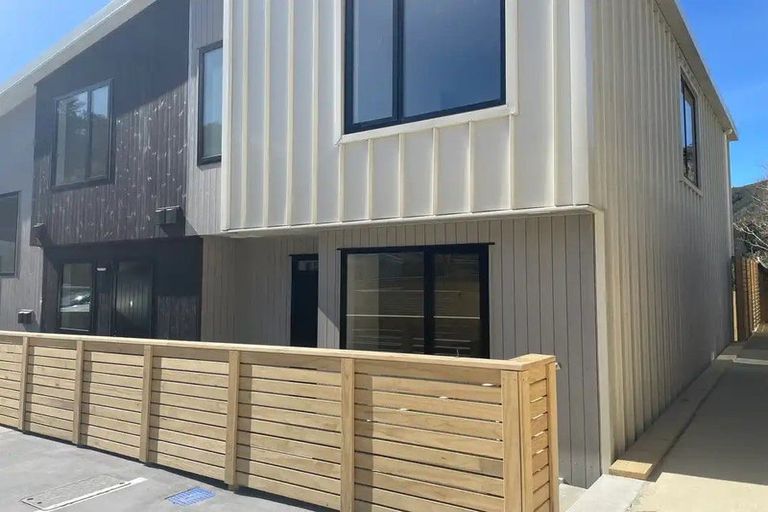 Photo of property in 71 Raukawa Street, Strathmore Park, Wellington, 6022