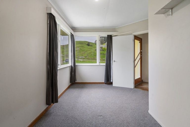 Photo of property in 16 Gordon Terrace, Hunterville, 4730