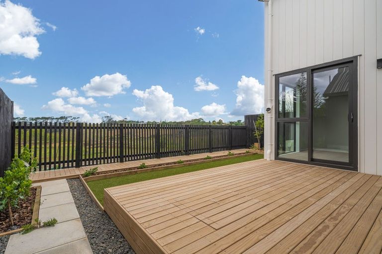 Photo of property in 40 Paretao Street, Massey, 0614