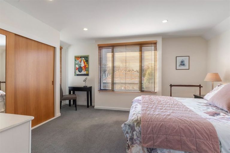 Photo of property in 77 Holly Road, St Albans, Christchurch, 8014