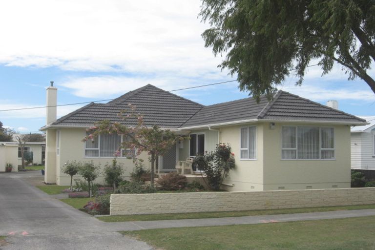Photo of property in 35 Selwyn Crescent, College Estate, Whanganui, 4500