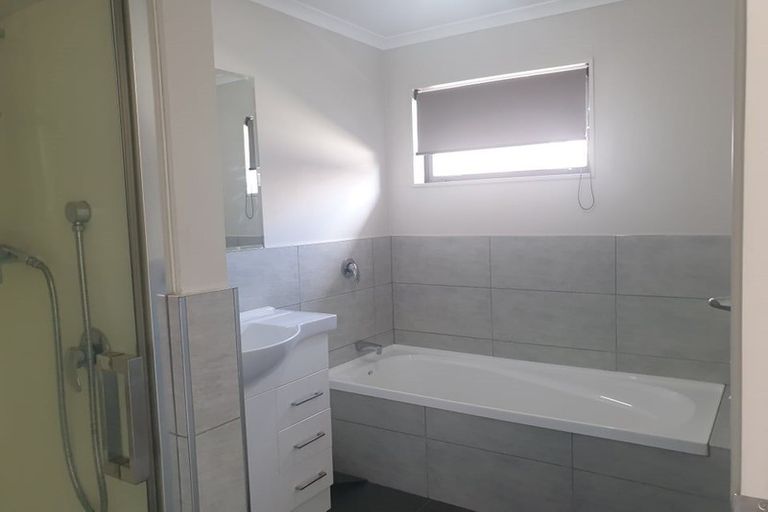 Photo of property in 33 Tarapiroe Avenue, Takanini, 2112