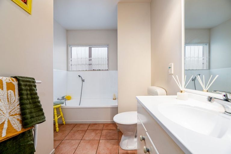 Photo of property in 15 Jelicich Court, Henderson, Auckland, 0612