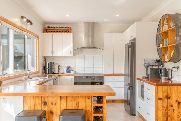 Photo of property in 32 Ballintoy Park Drive, Welcome Bay, Tauranga, 3175