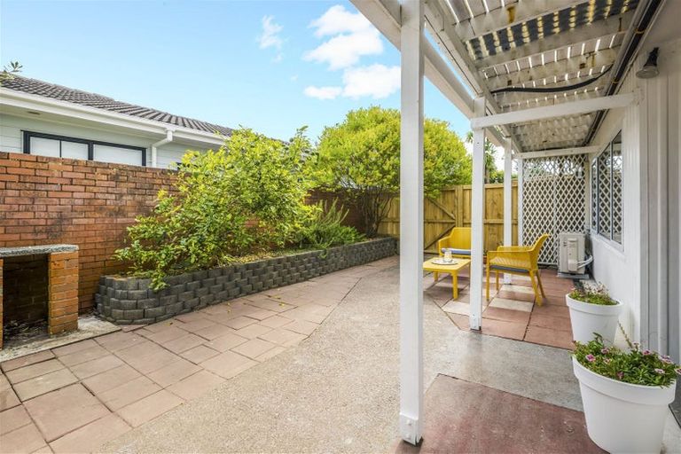 Photo of property in 2/19 Milton Road, Orewa, 0931