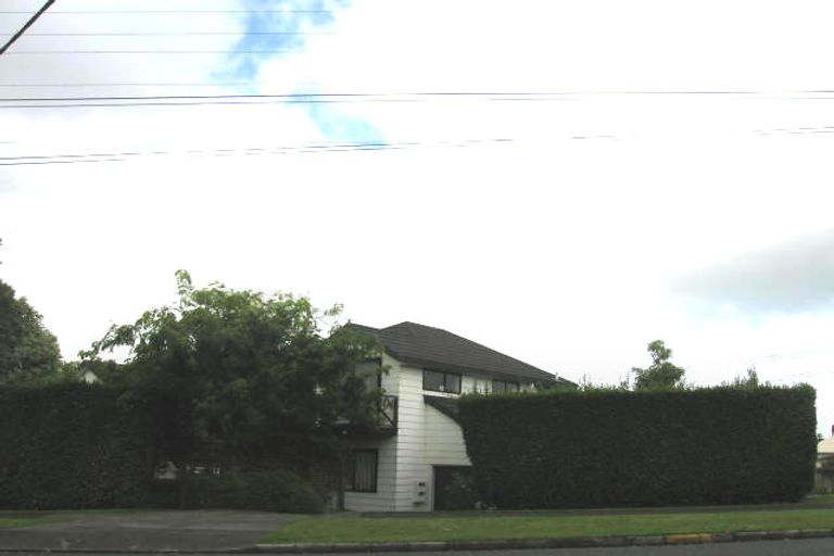 Photo of property in 2/122 Woodglen Road, Glen Eden, Auckland, 0602