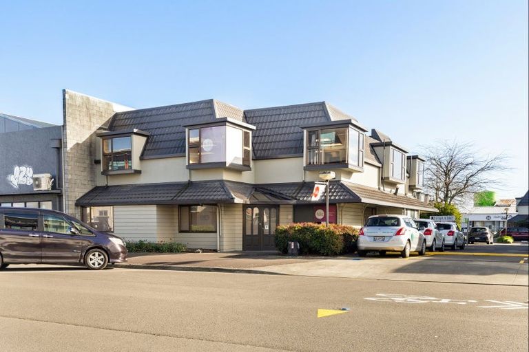 Photo of property in 1/123 Queen Street, Northcote Point, Auckland, 0627