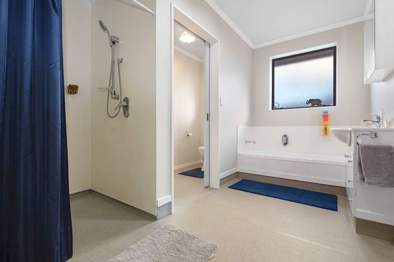 Photo of property in 9 Mccahon Drive, Pukehangi, Rotorua, 3015