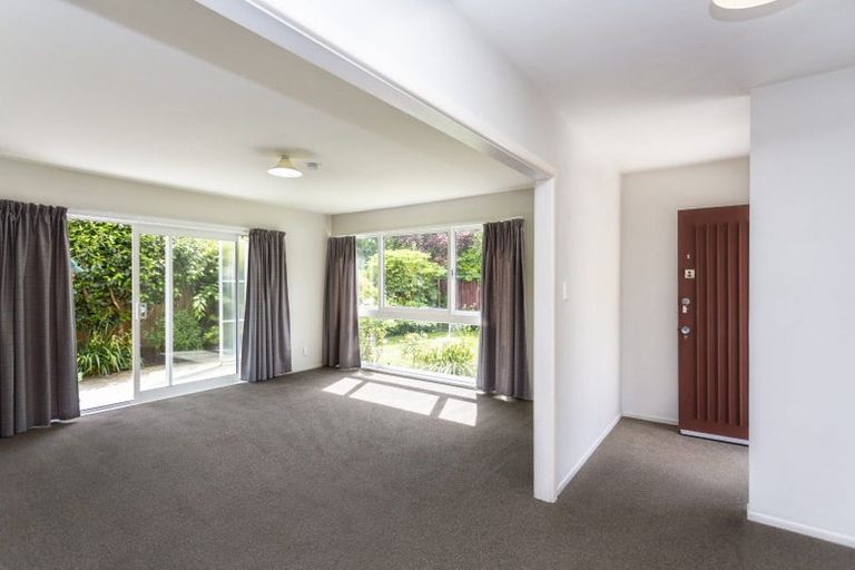 Photo of property in 8 Ashfield Place, Ilam, Christchurch, 8041