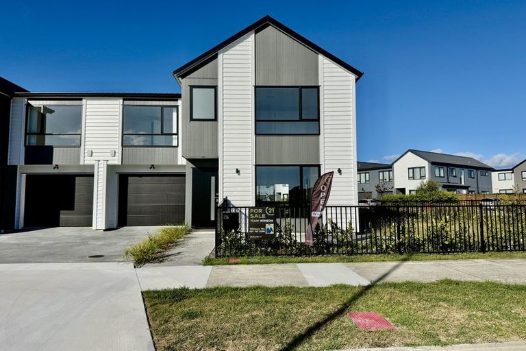 Photo of property in 136 Vintry Drive, Kumeu, 0810