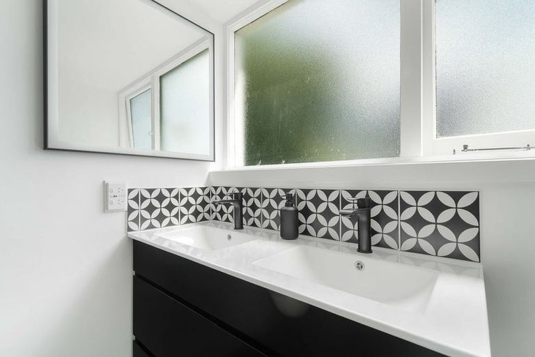 Photo of property in 7 Rachel Place, Avonhead, Christchurch, 8042