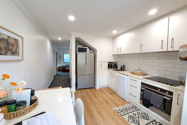 Photo of property in 8 Pangu Way, Mangere, Auckland, 2022