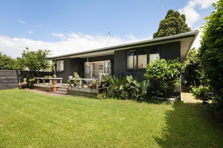 Photo of property in 11 Roretana Drive, Athenree, Katikati, 3177