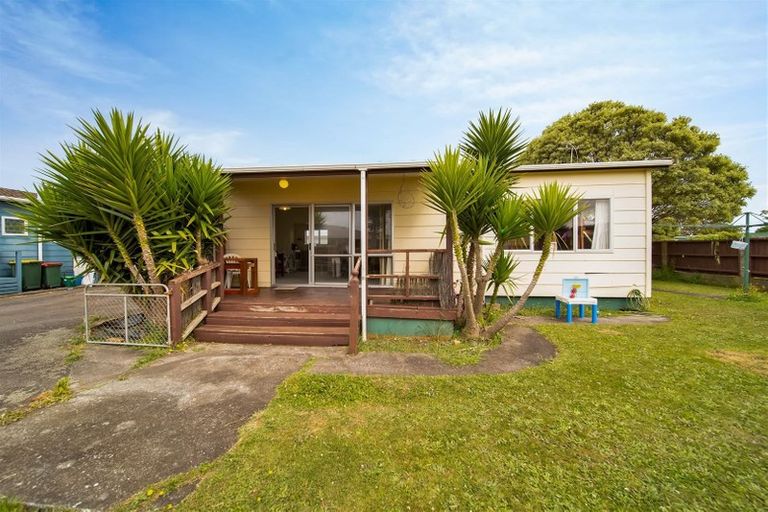 Photo of property in 2/18 Trimble Place, Bell Block, New Plymouth, 4312