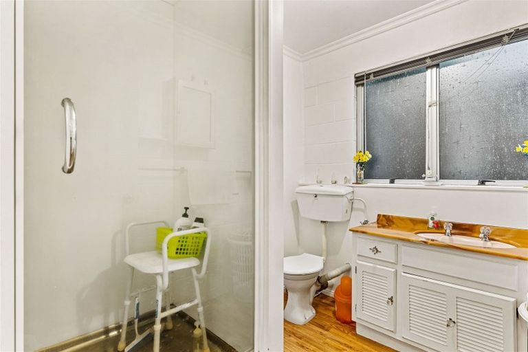 Photo of property in 22 Realm Place, Massey, Auckland, 0614