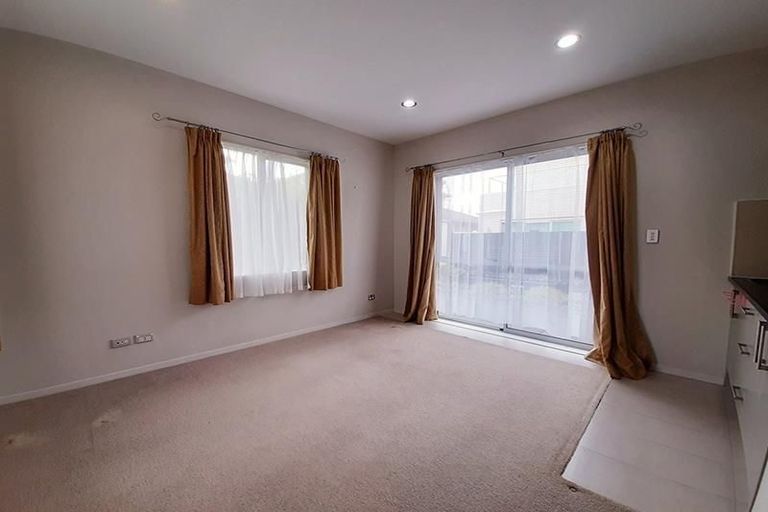Photo of property in 25 Andy Crescent, Flat Bush, Auckland, 2016