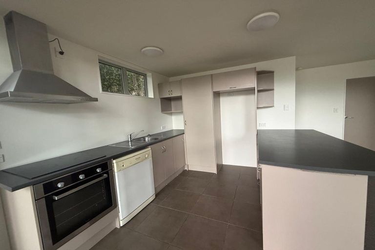 Photo of property in 24 Seaview Road, Paremata, Porirua, 5024