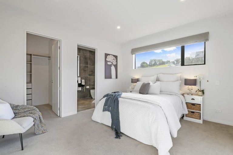 Photo of property in 24 Kahu Close, Orewa, 0931