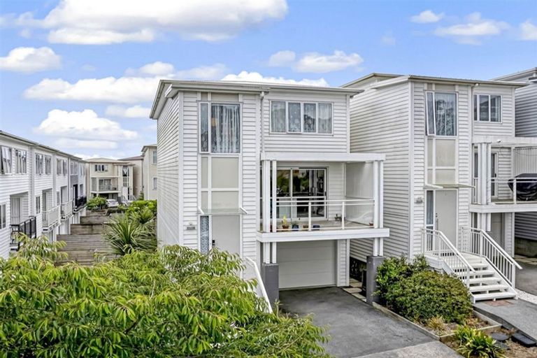 Photo of property in 28 Fernly Rise, Flat Bush, Auckland, 2019