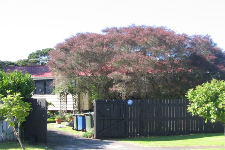 Photo of property in 64 Meadowvale Rise, Titirangi, Auckland, 0604