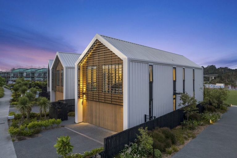 Photo of property in 35 Hudson Bay Road, Hobsonville, Auckland, 0616