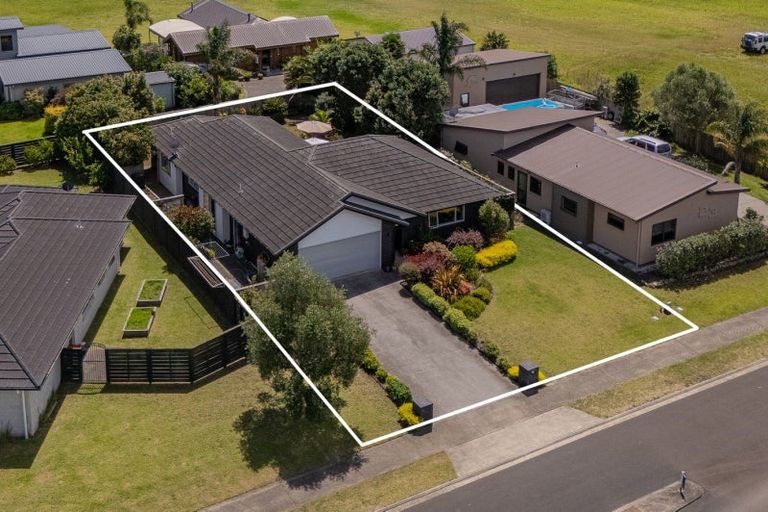 Photo of property in 21 Debenham Drive, Whitianga, 3510