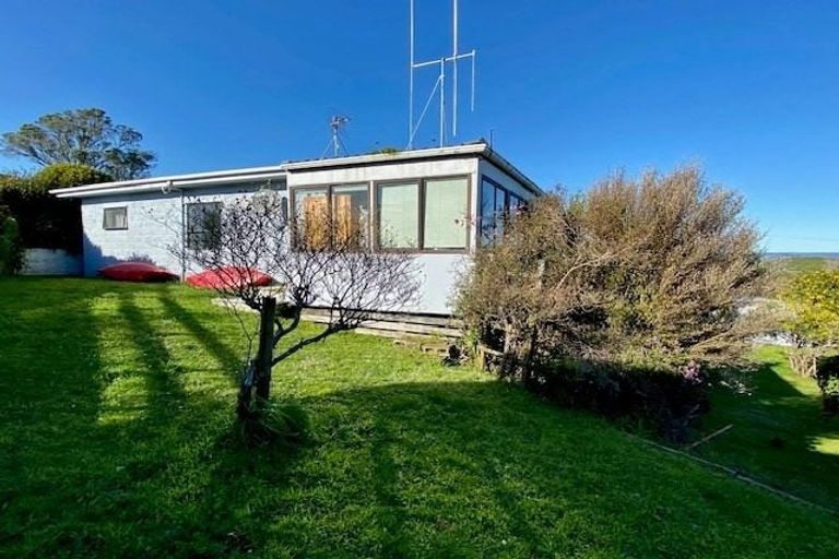 Photo of property in 2 Williams Crescent, Maketu, 3189