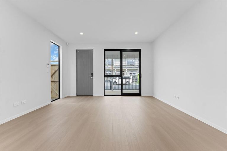 Photo of property in 14 Waimarie Drive, Karaka, 2578