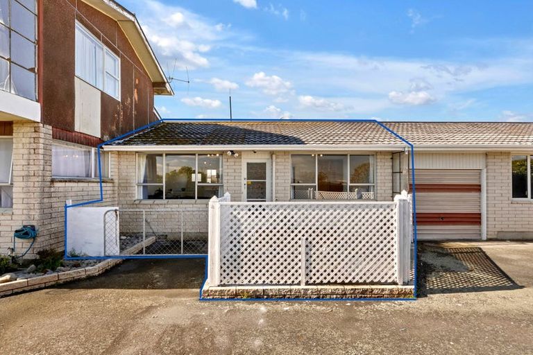 Photo of property in 2/52 Mortlake Street, Islington, Christchurch, 8042