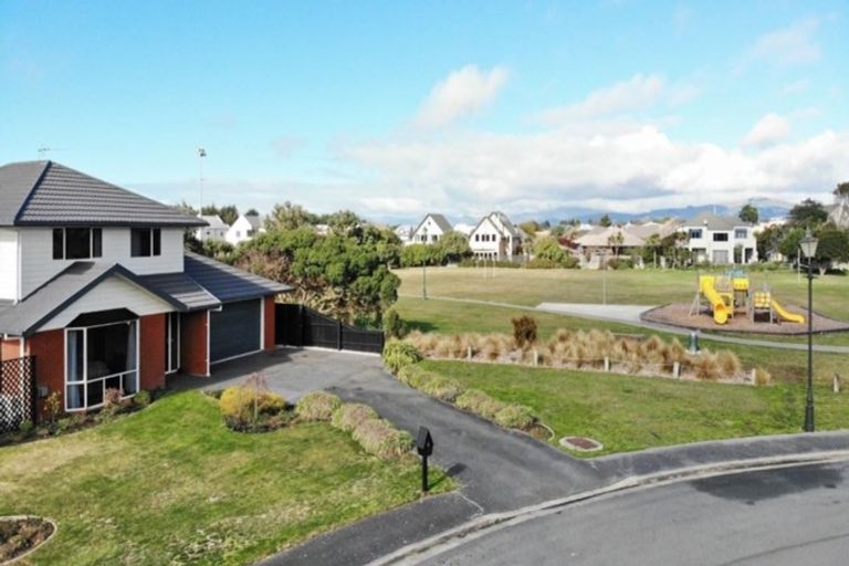 Photo of property in 8 Evenwood Place, Waimairi Beach, Christchurch, 8083