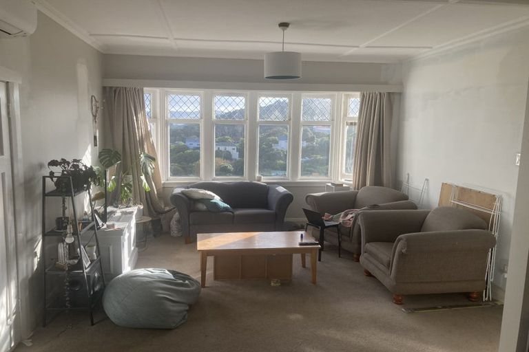 Photo of property in 27 Sutherland Crescent, Melrose, Wellington, 6023