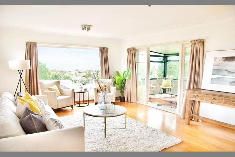Photo of property in 12 Donovan Avenue, Massey, Auckland, 0614