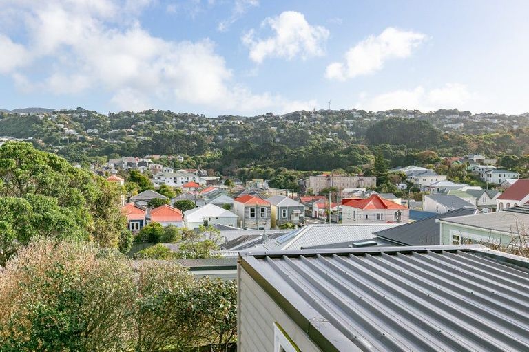 Photo of property in 5 Herald Terrace, Berhampore, Wellington, 6023