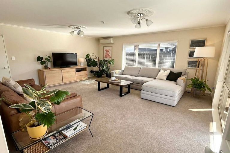 Photo of property in 2 Grevillea Place, Mount Maunganui, 3116