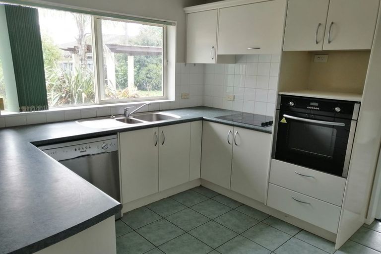 Photo of property in 12 Mellefont Close, East Tamaki Heights, Auckland, 2016