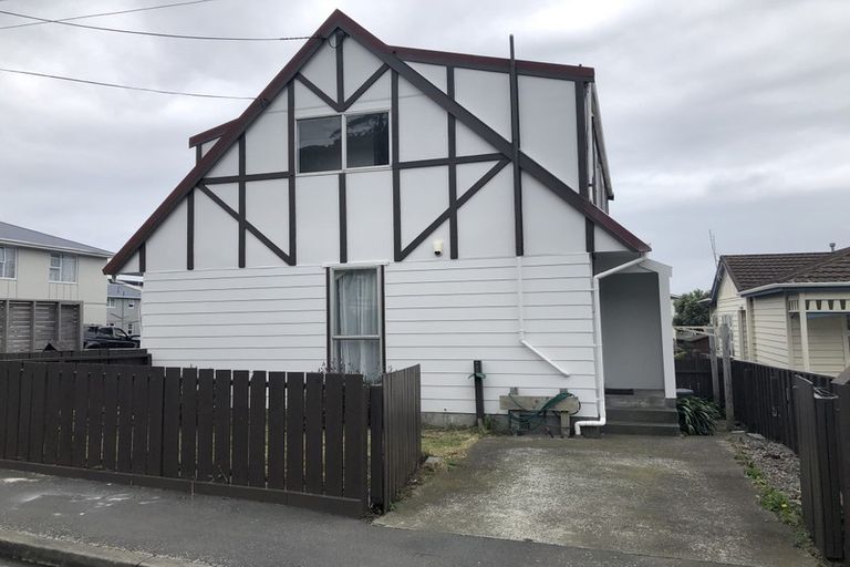 Photo of property in 133f1 Queens Drive, Lyall Bay, Wellington, 6022