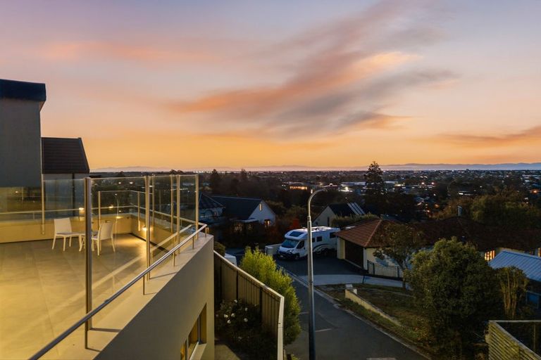 Photo of property in 1/21 Overdale Drive, Cashmere, Christchurch, 8022