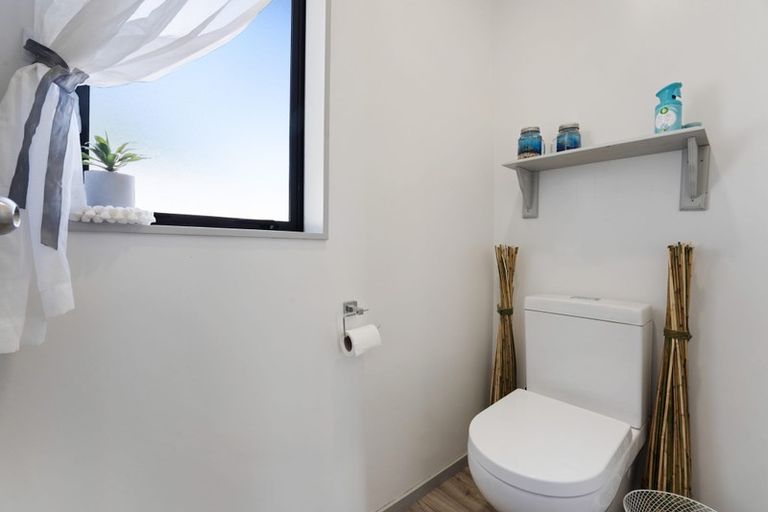 Photo of property in 16 O'sullivan Place, Waiuku, 2123